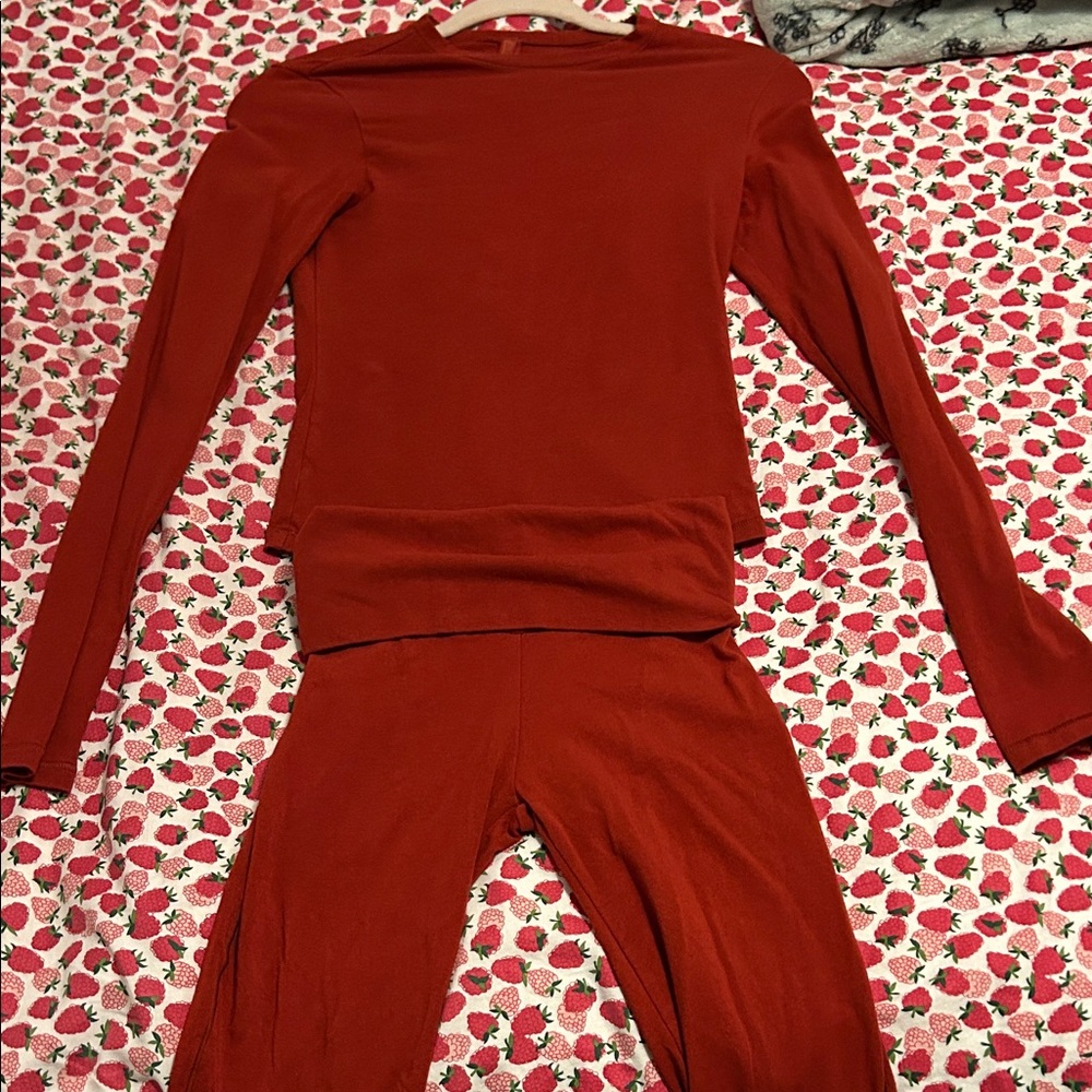 Red skims set